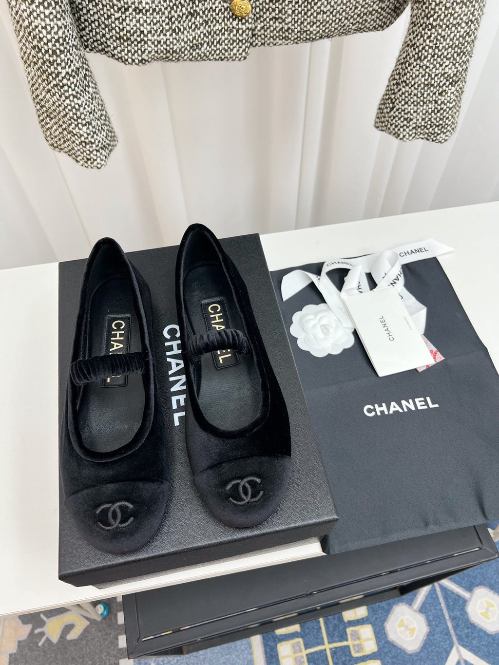 CHANEL MARY JANE FLAT IN BLACK VELVET