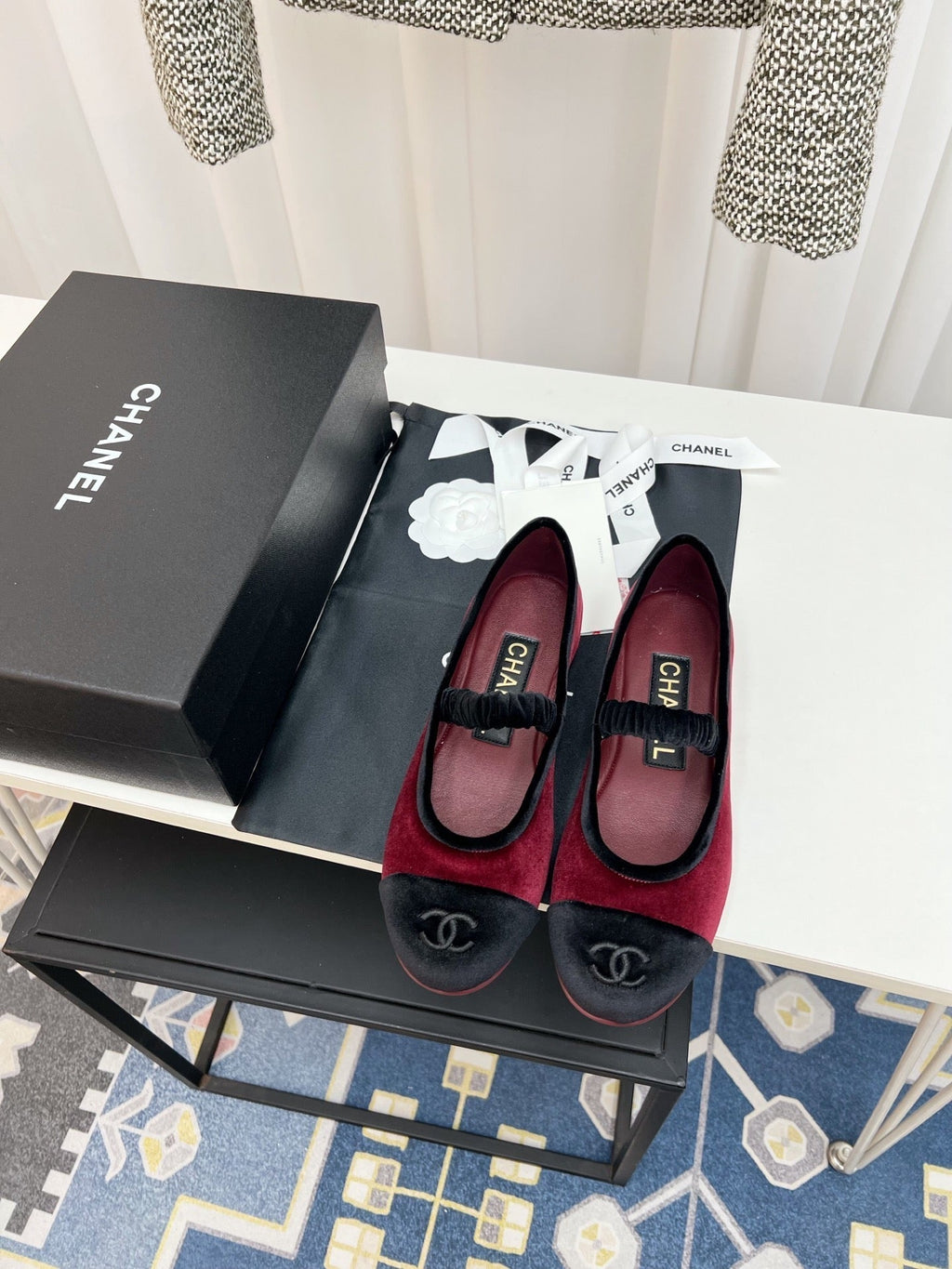 CHANEL MARY JANE FLAT IN RED AND BLACK VELVET