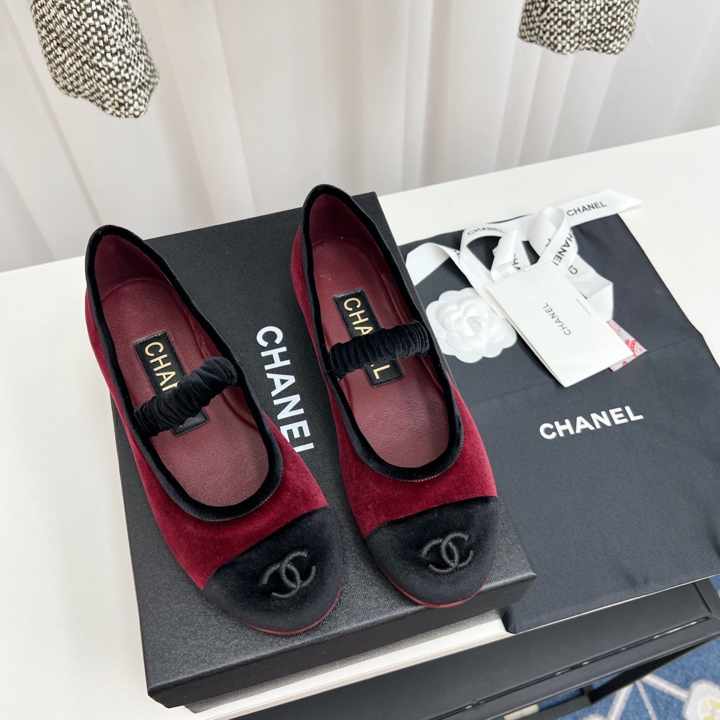 CHANEL MARY JANE FLAT IN RED AND BLACK VELVET