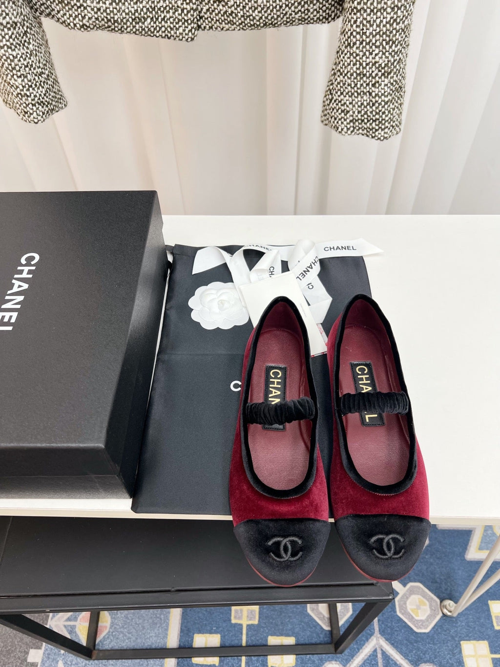 CHANEL MARY JANE FLAT IN RED AND BLACK VELVET