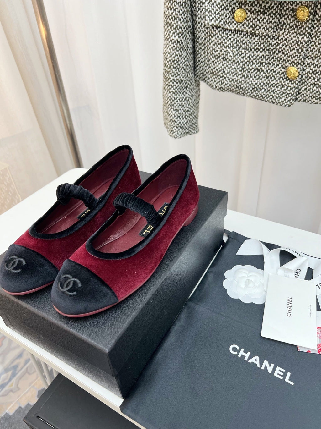 CHANEL MARY JANE FLAT IN RED AND BLACK VELVET