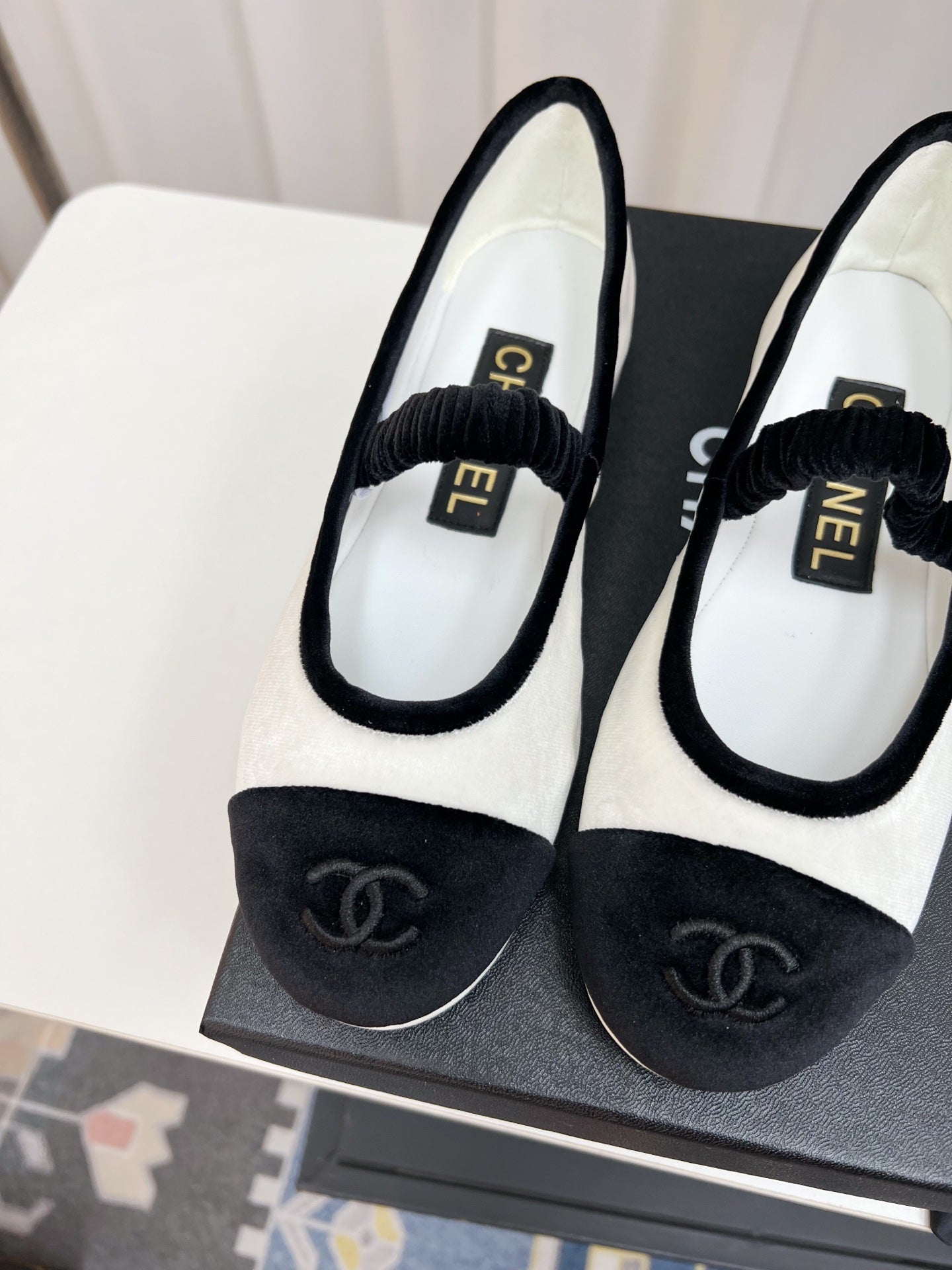 CHANEL MARY JANE FLAT IN WHITE AND BLACK VELVET