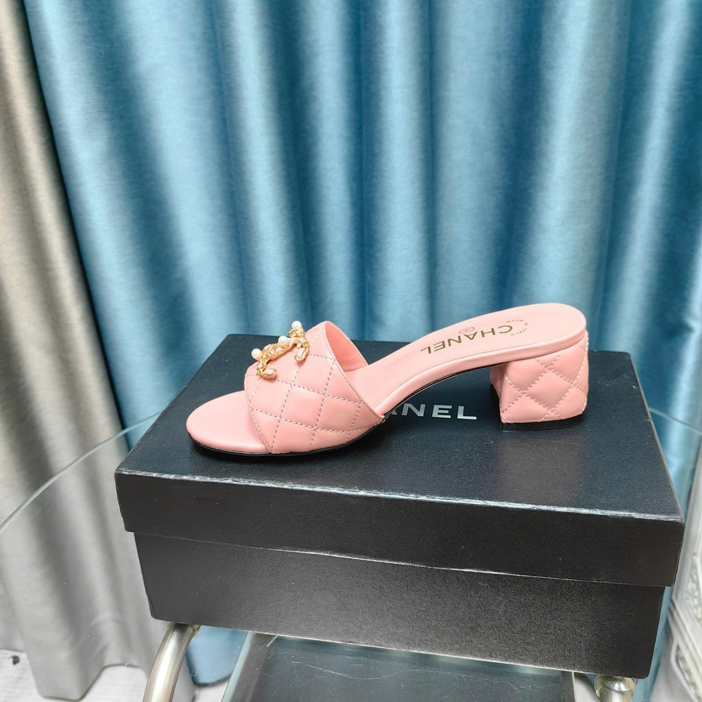 CHANEL MULE SLIDE SANDAL IN LIGHT PINK LAMBSKIN