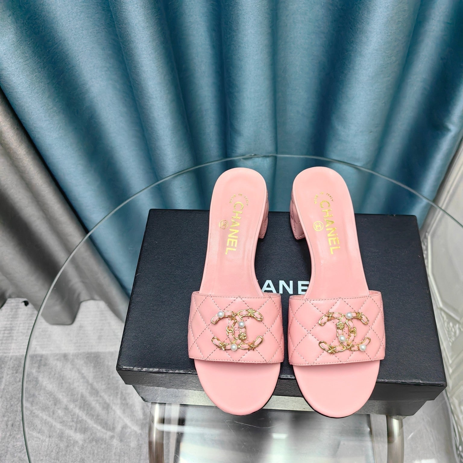 CHANEL MULE SLIDE SANDAL IN LIGHT PINK LAMBSKIN