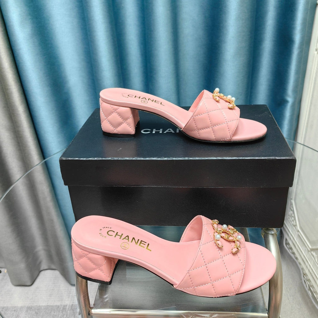 CHANEL MULE SLIDE SANDAL IN LIGHT PINK LAMBSKIN