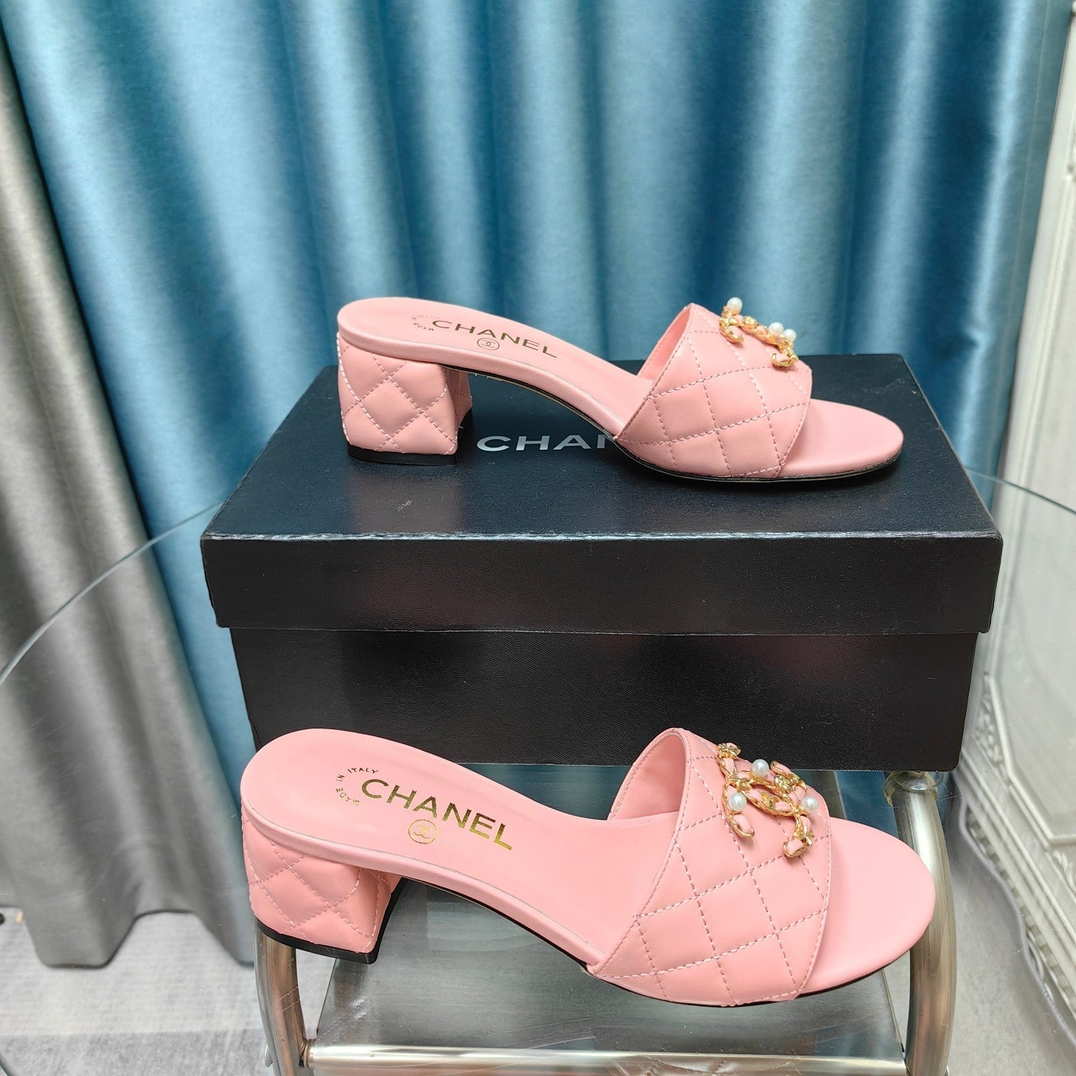 CHANEL MULE SLIDE SANDAL IN LIGHT PINK LAMBSKIN