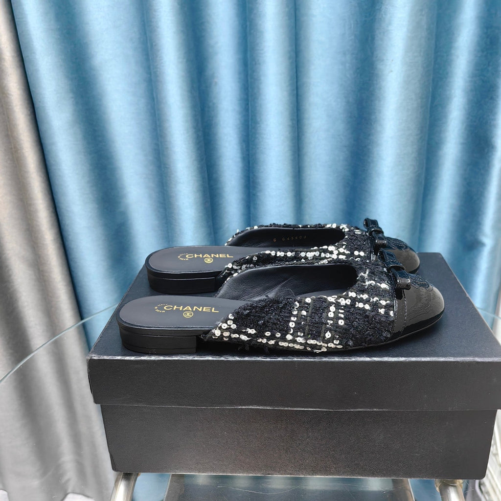 CHANEL MULE IN BLACK TWEED AND LAMBSKIN