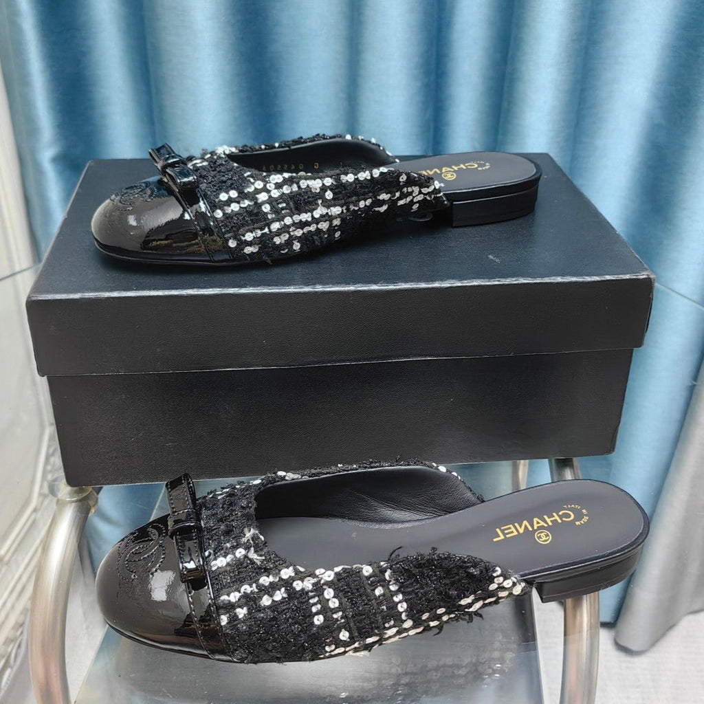 CHANEL MULE IN BLACK TWEED AND LAMBSKIN