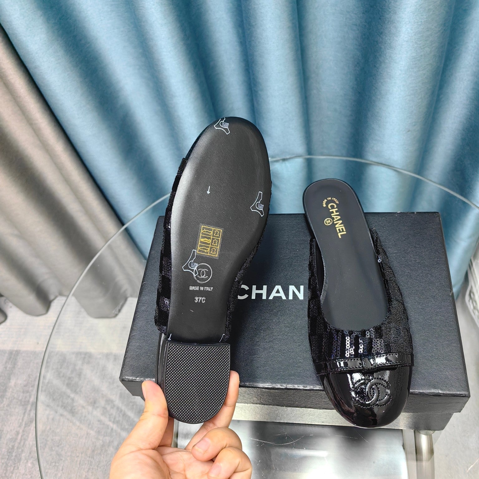 CHANEL MULE IN BLACK SATIN AND LAMBSKIN