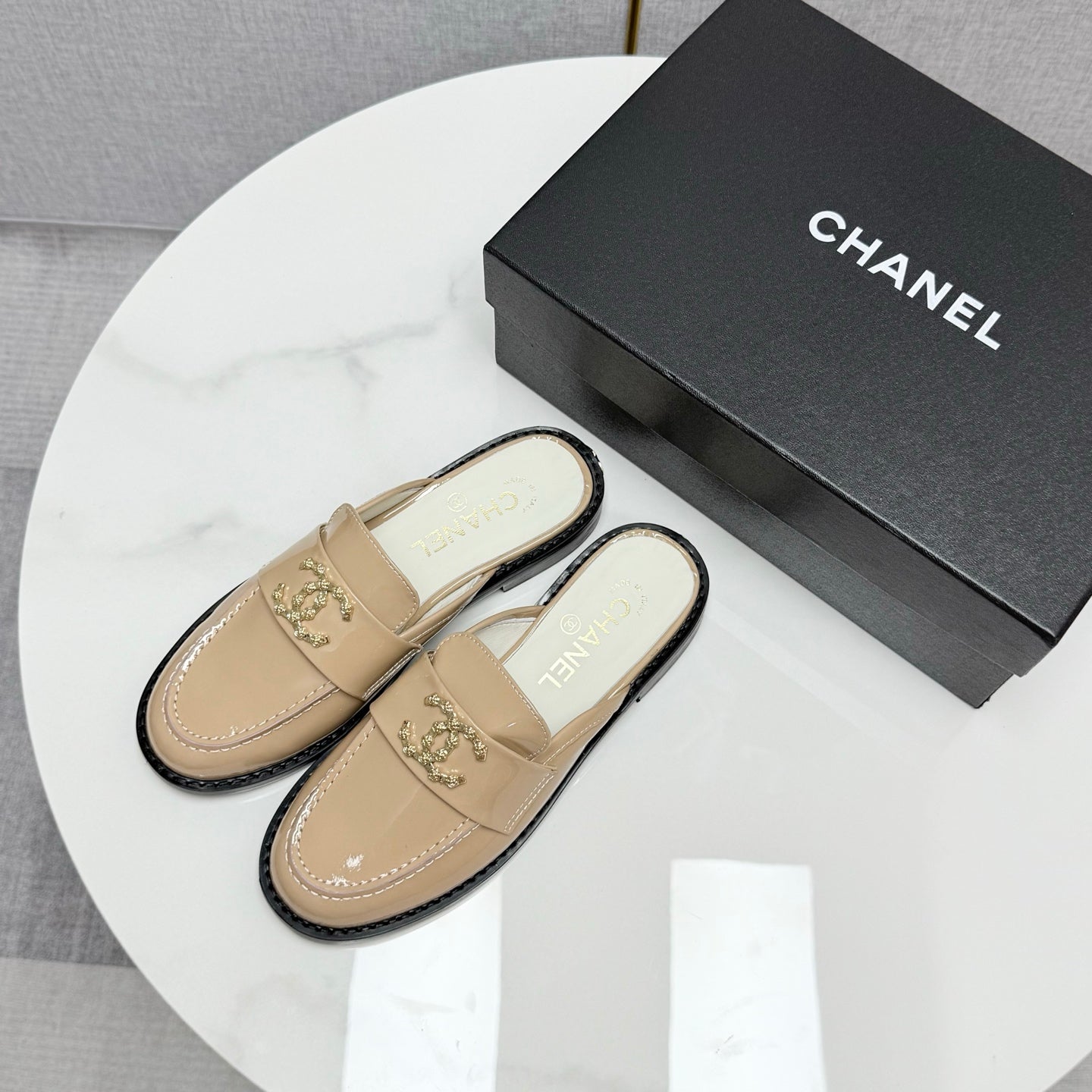 CHANEL FLAT MULE 25S IN LIGHT BEIGE CALFSKIN STYLE 9
