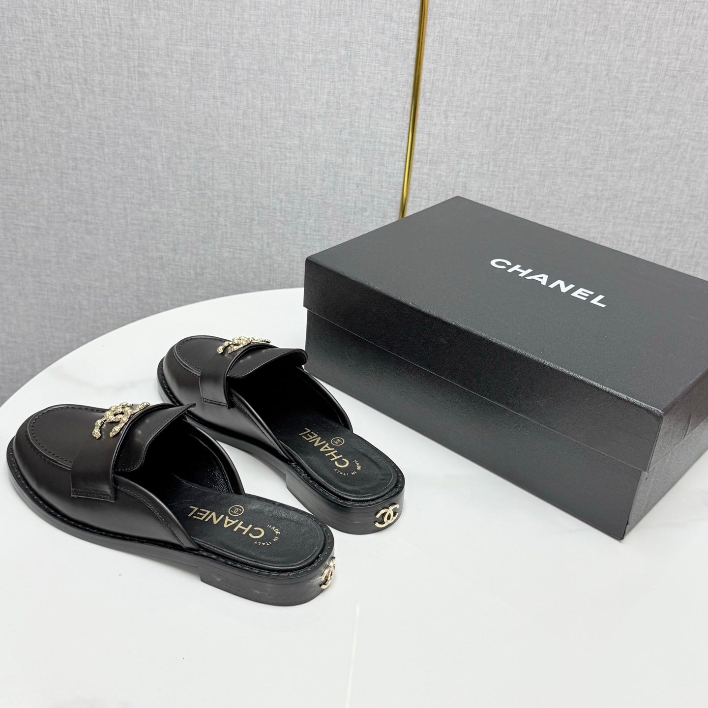CHANEL FLAT MULE 25S IN BLACK CALFSKIN STYLE 7