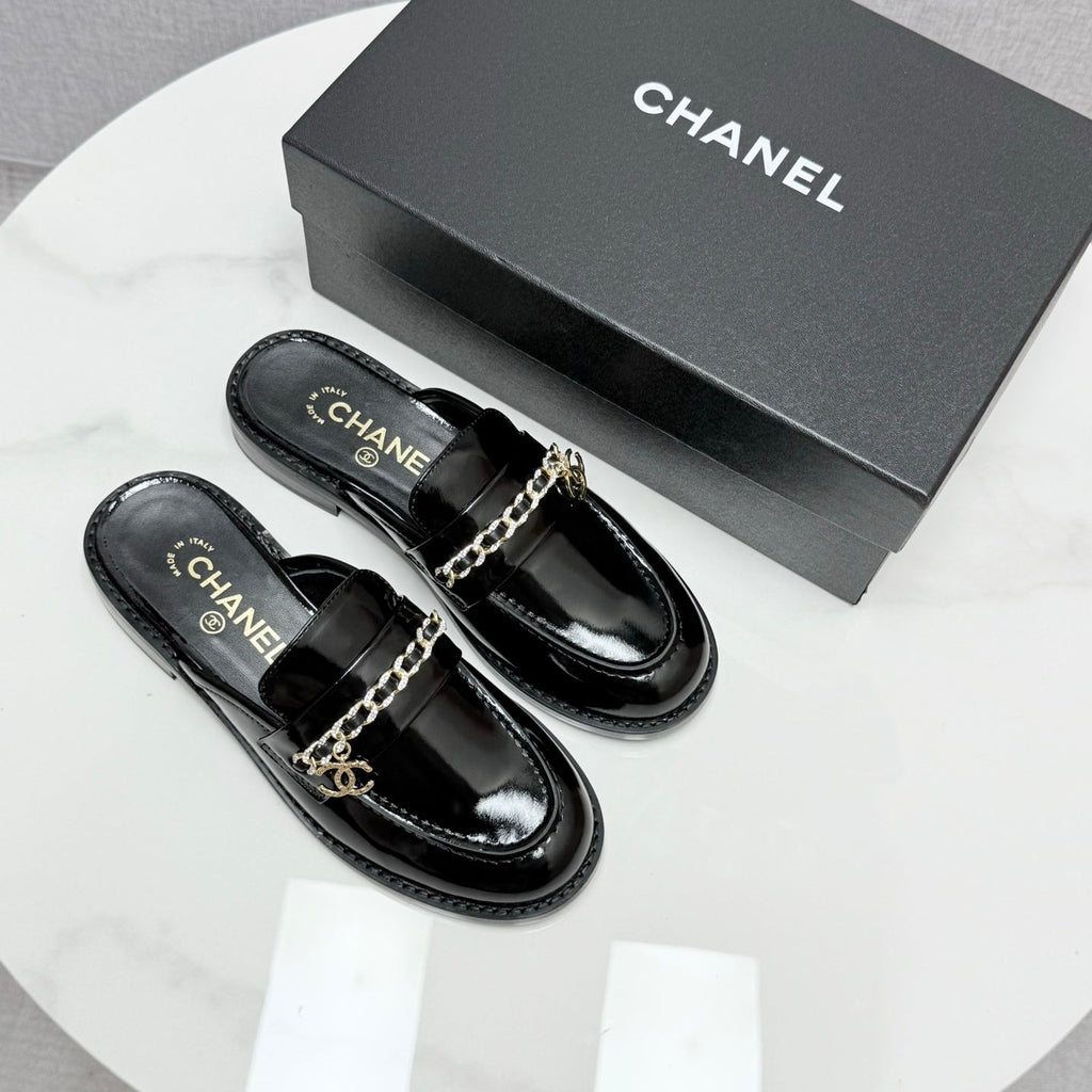CHANEL FLAT MULE 25S IN BLACK CALFSKIN STYLE 4