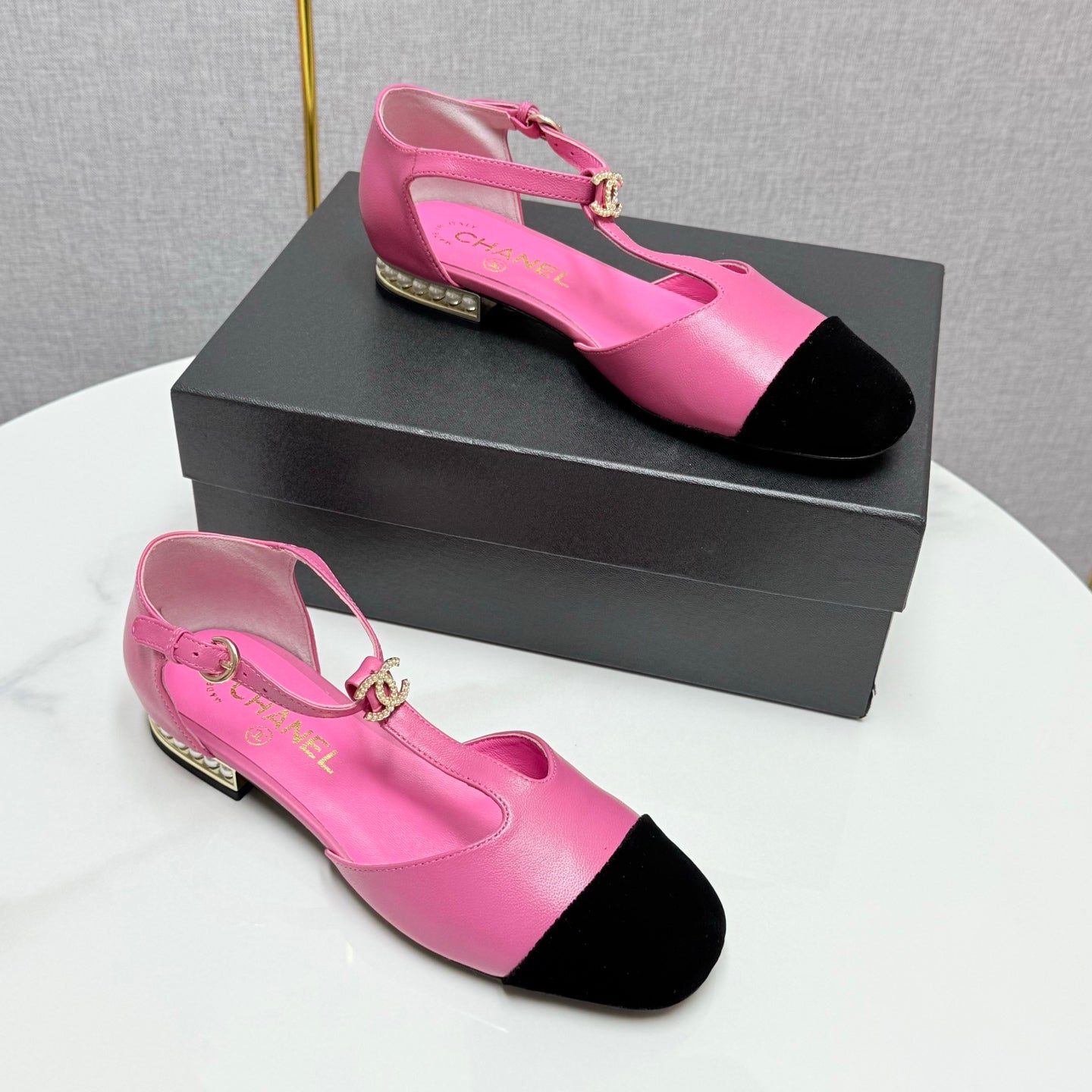 CHANEL MARY JANE 25S IN PINK LAMBSKIN AND BLACK SUEDE WITH PEARL HEEL