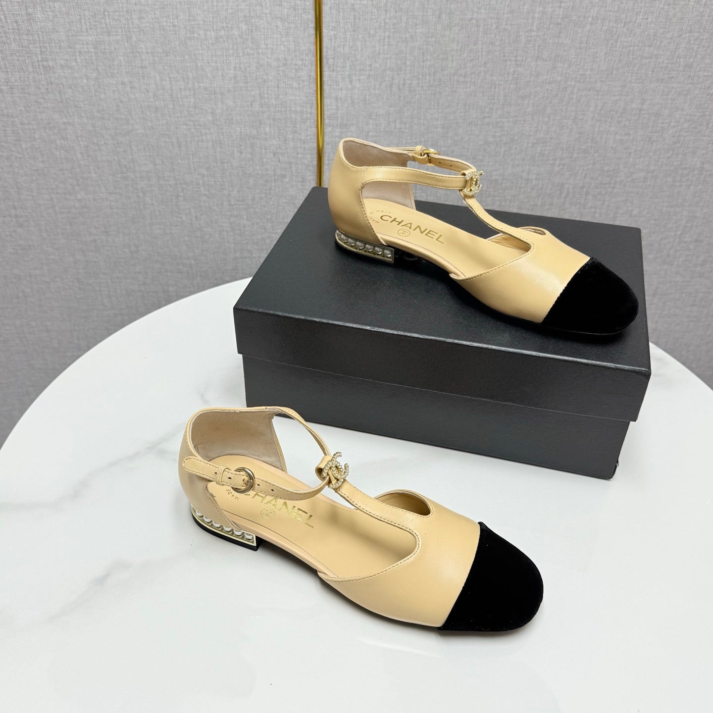CHANEL MARY JANE 25S IN BEIGE LAMBSKIN AND BLACK SUEDE WITH PEARL HEEL