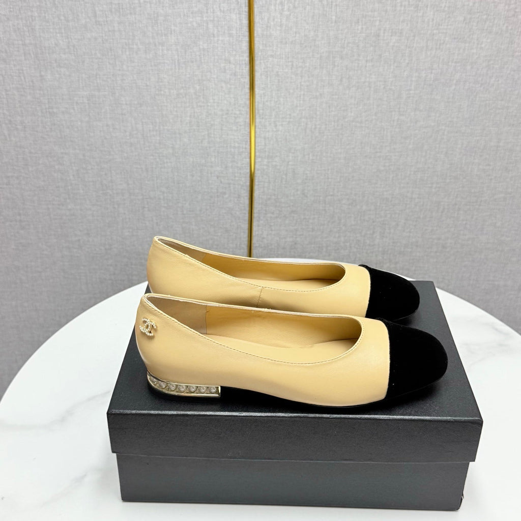 CHANEL BALLET FLATS 25S IN BEIGE LAMBSKIN AND BLACK SUEDE WITH PEARL HEEL