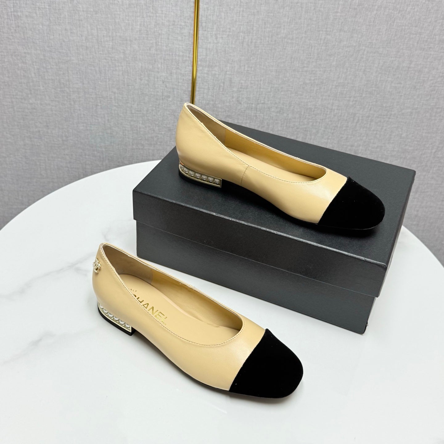 CHANEL BALLET FLATS 25S IN BEIGE LAMBSKIN AND BLACK SUEDE WITH PEARL HEEL