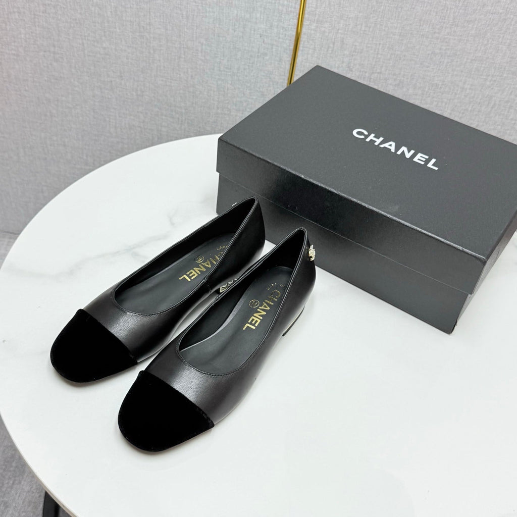 CHANEL BALLET FLATS 25S IN BLACK LAMBSKIN AND SUEDE WITH PEARL HEEL