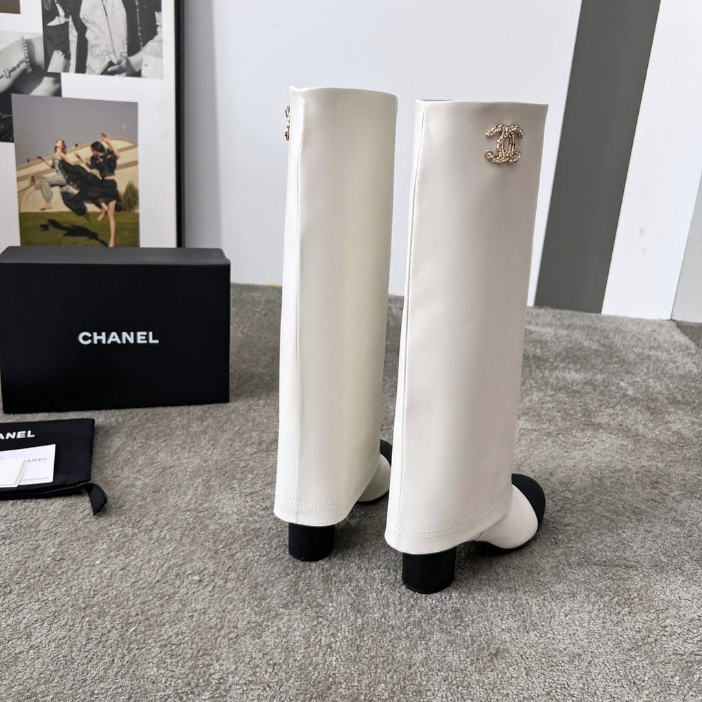 CHANEL 25S HIGH BOOTS 55MM IN IVORY BLACK CALFSKIN AND CANVAS GOLD HARDWARE