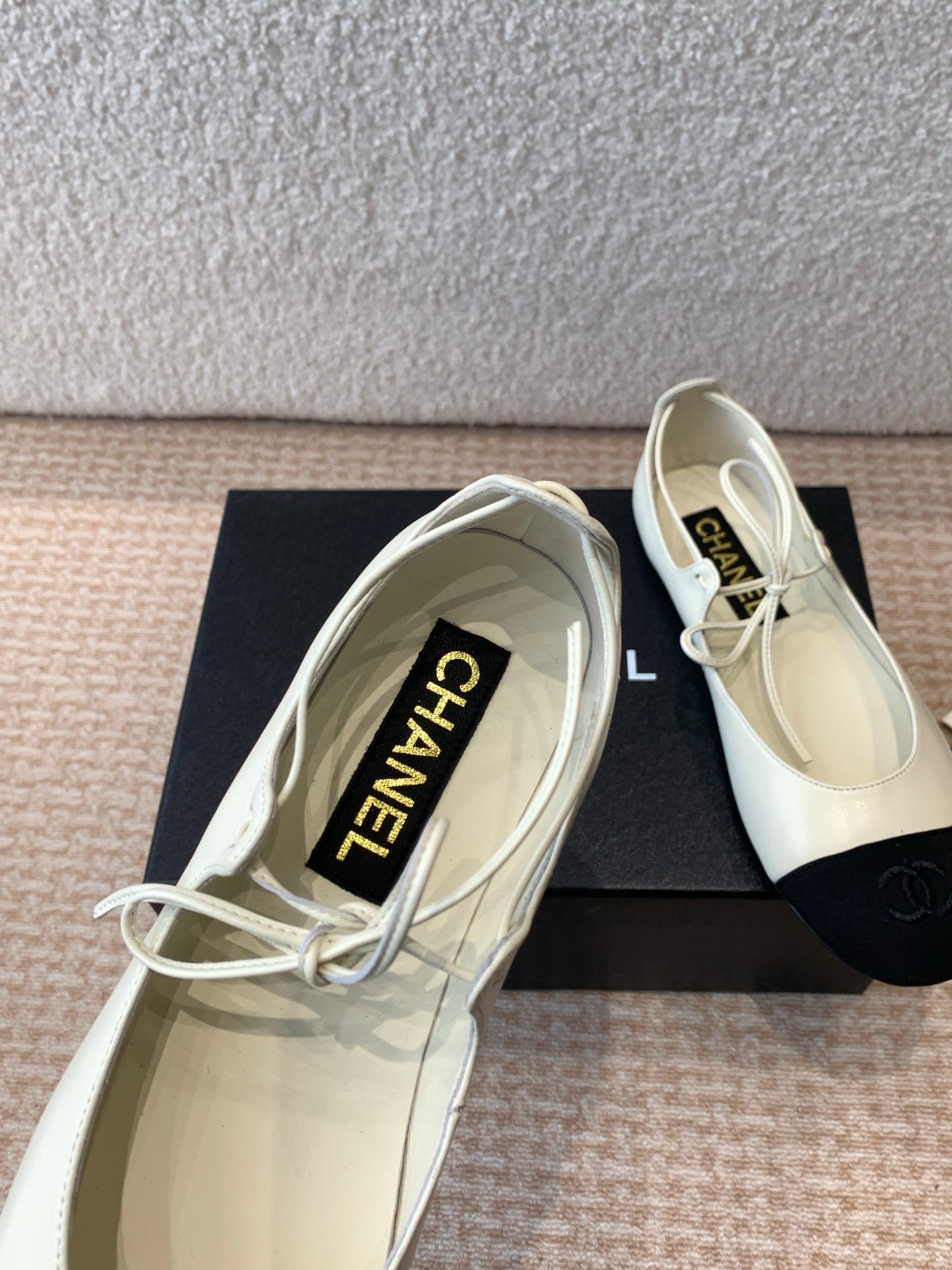 CHANEL MARY JANE BALLERINA IN WHITE LAMBSKIN