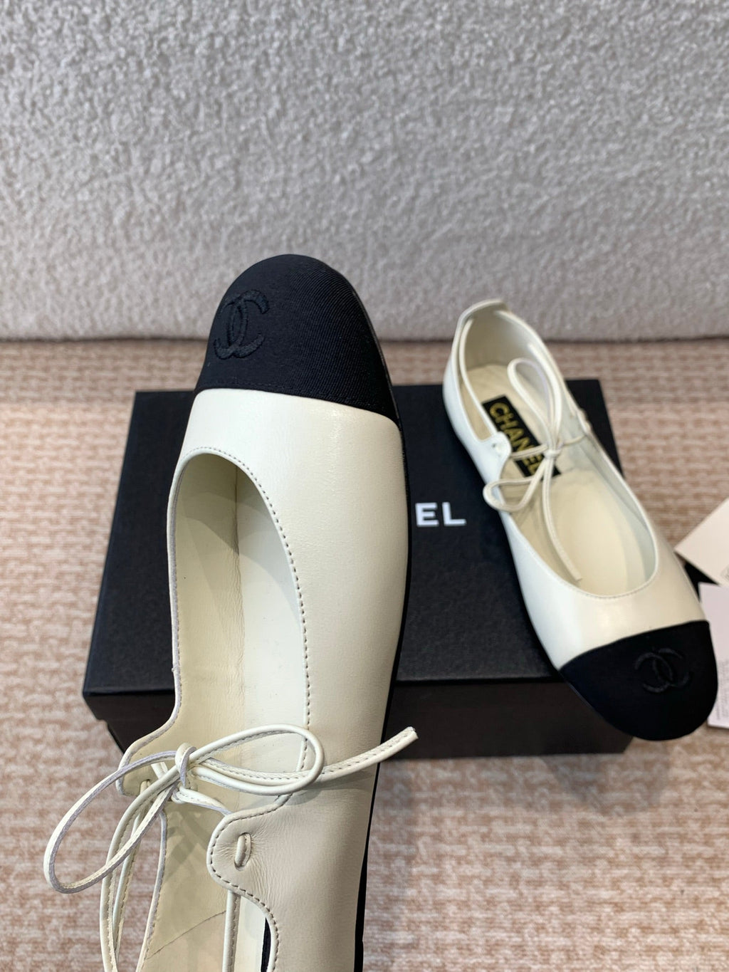 CHANEL MARY JANE BALLERINA IN WHITE LAMBSKIN