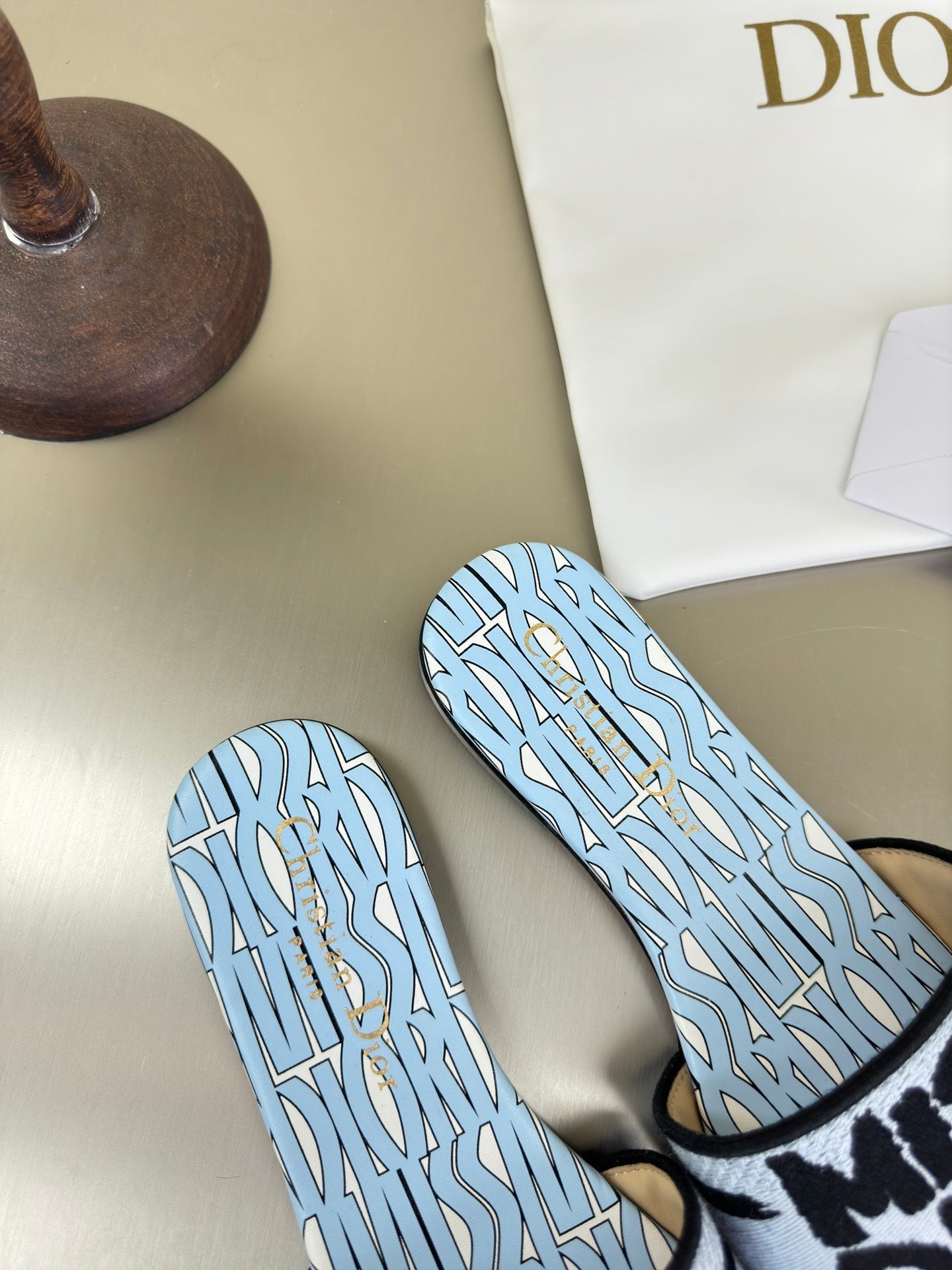 DIOR DWAY SLIDE EMBROIDERED COTTON AND POWDER BLUE MISS  ALLOVER MOTIF