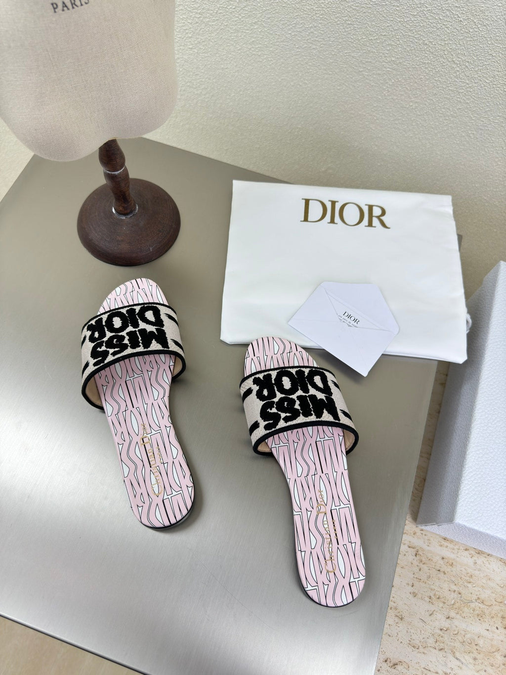 DIOR DWAY SLIDE EMBROIDERED COTTON AND LIGHT PINK MISS  ALLOVER MOTIF