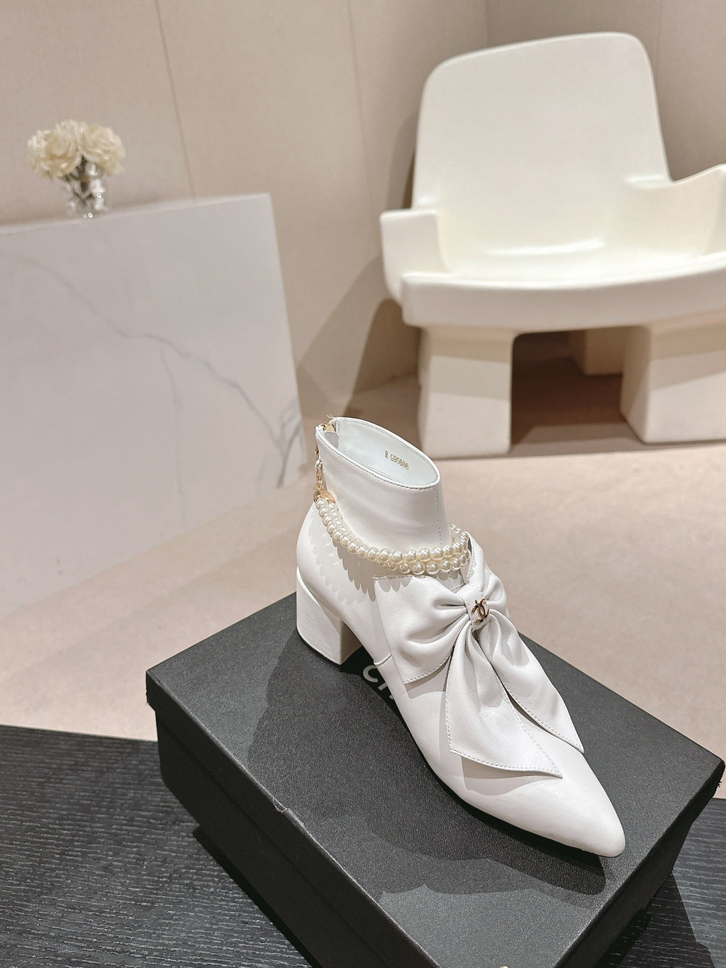 CHANEL SHORT BOOTS IN WHITE SHEEPSKIN WITH BOW