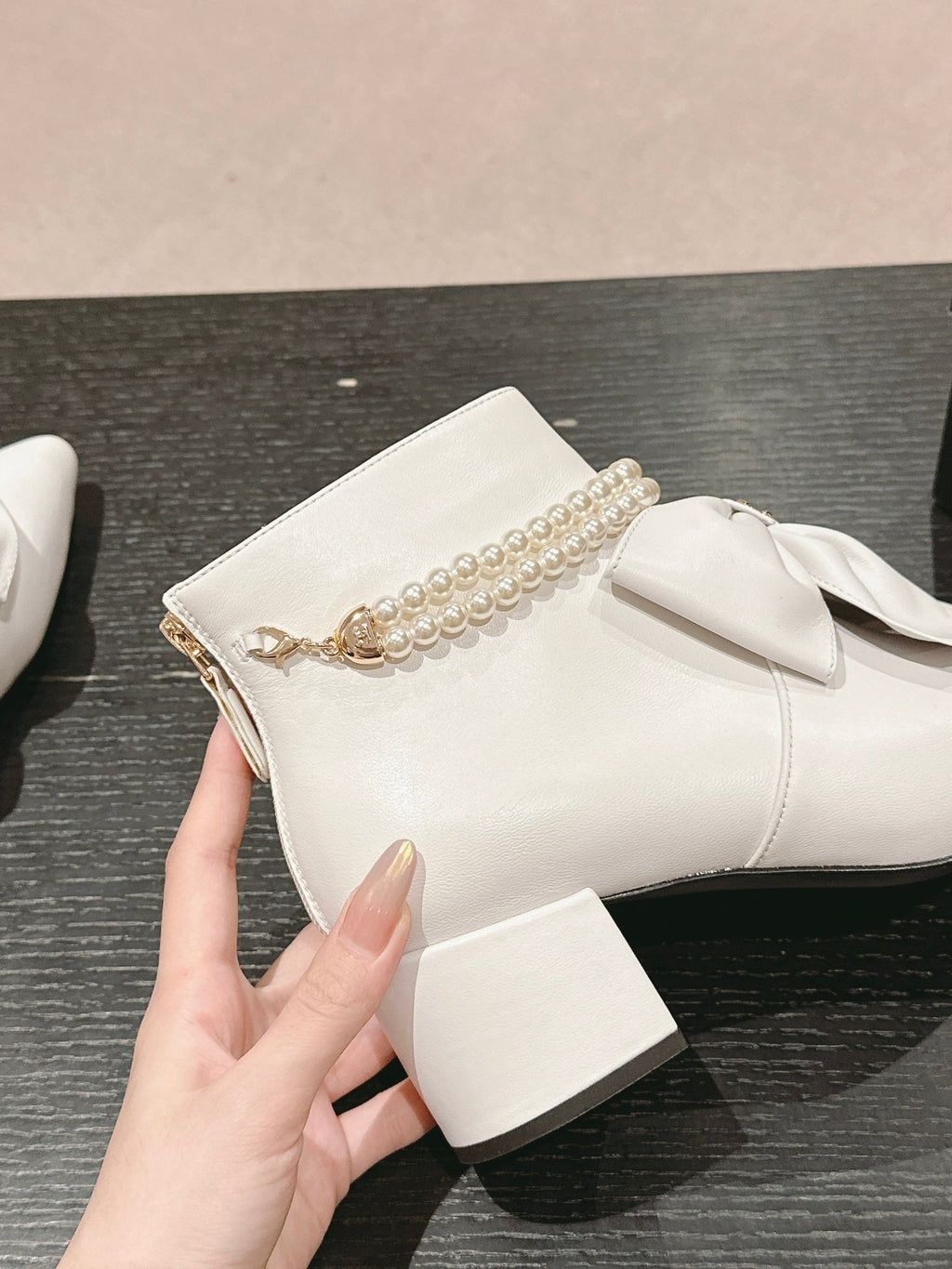 CHANEL SHORT BOOTS IN WHITE SHEEPSKIN WITH BOW