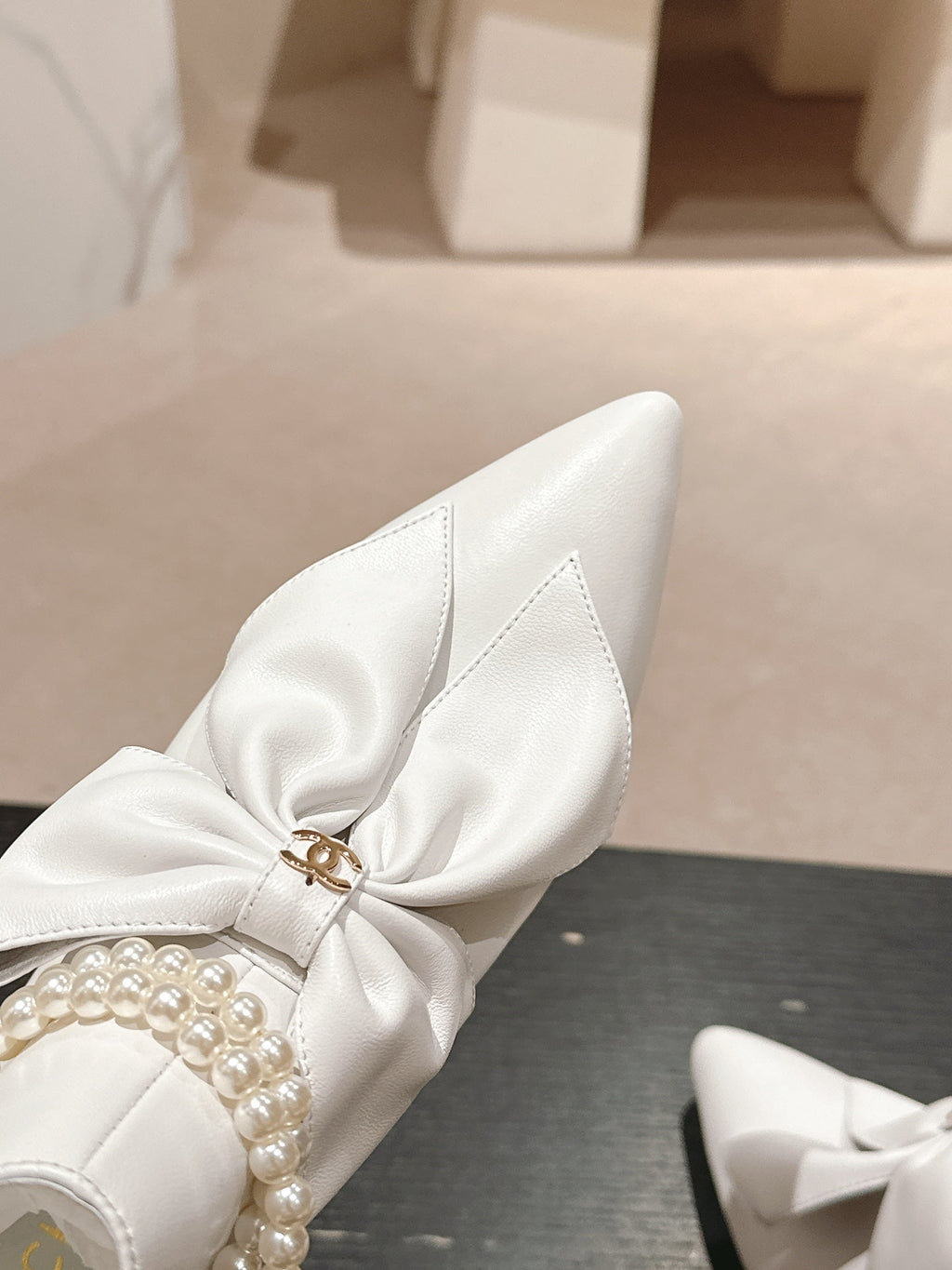 CHANEL SHORT BOOTS IN WHITE SHEEPSKIN WITH BOW
