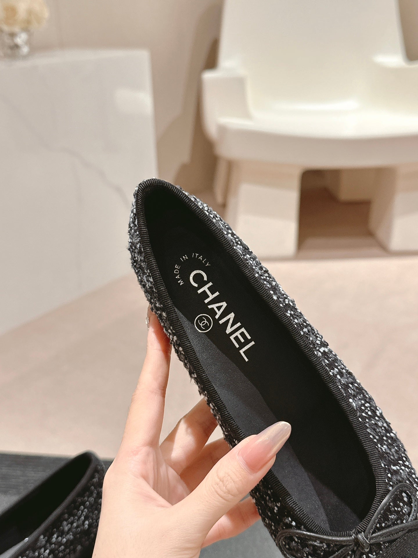 CHANEL BALLET FLATS IN BLACK MIX WHITE TWEED AND SATIN