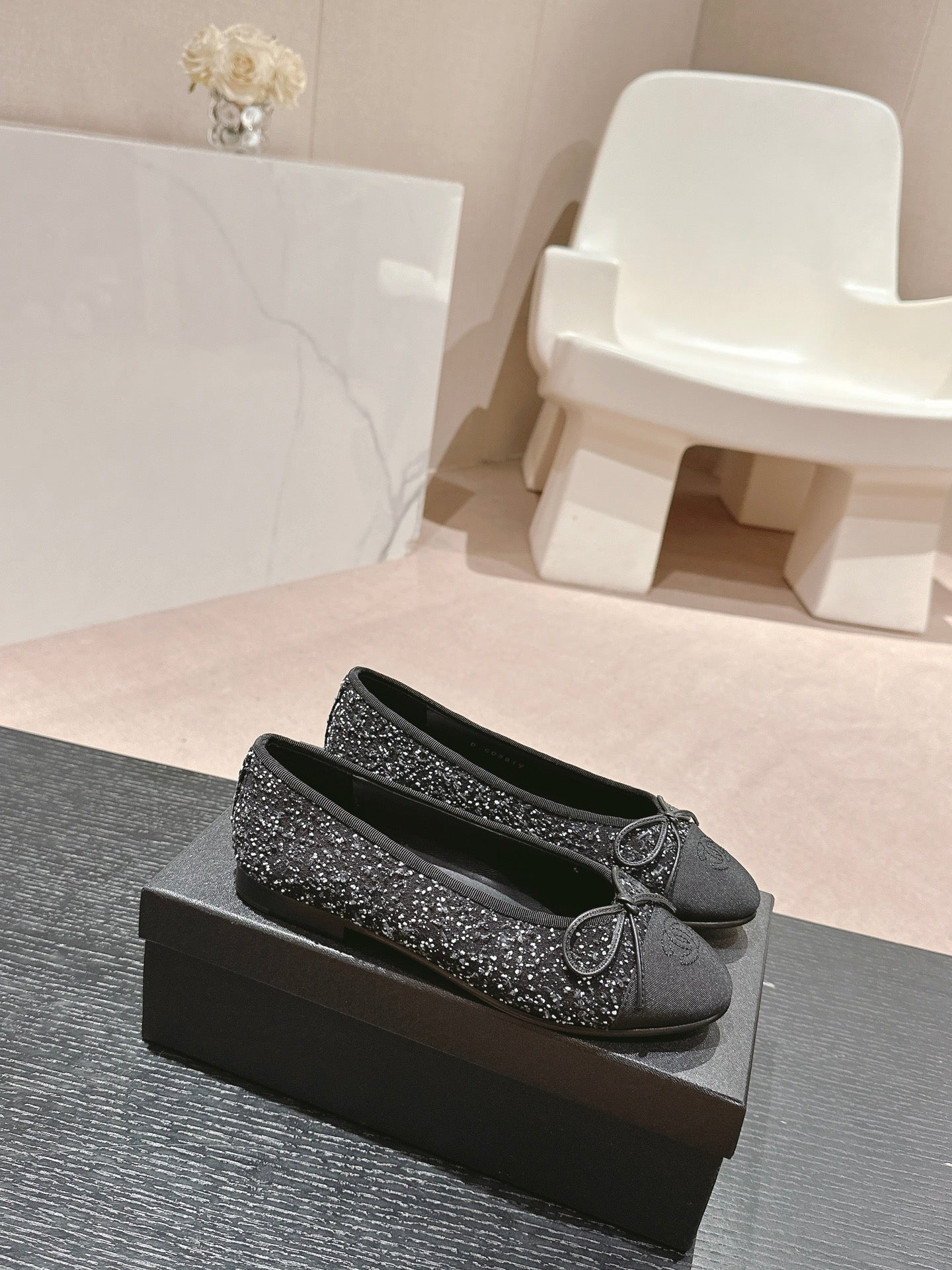 CHANEL BALLET FLATS IN BLACK MIX WHITE TWEED AND SATIN