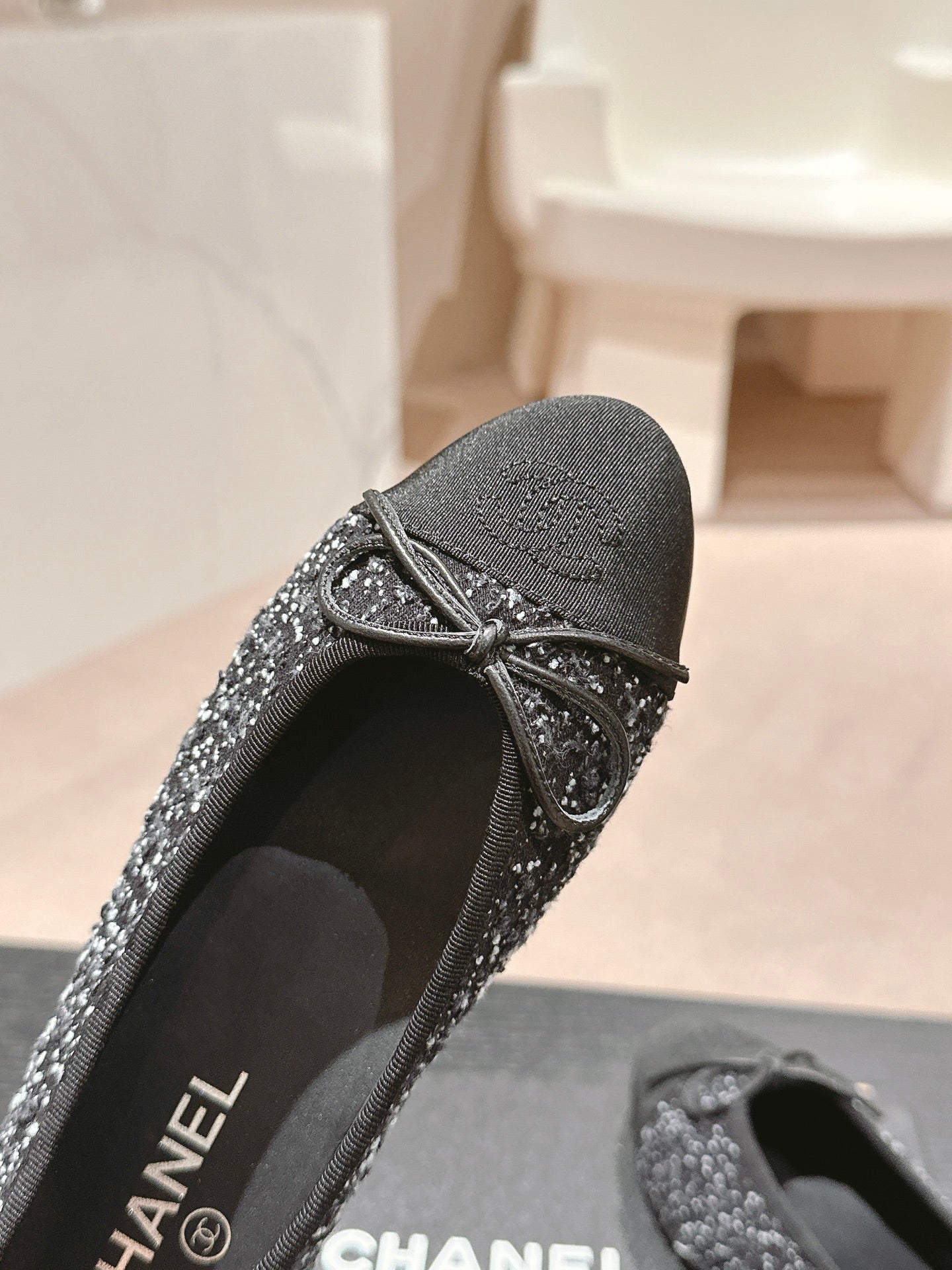 CHANEL BALLET FLATS IN BLACK MIX WHITE TWEED AND SATIN