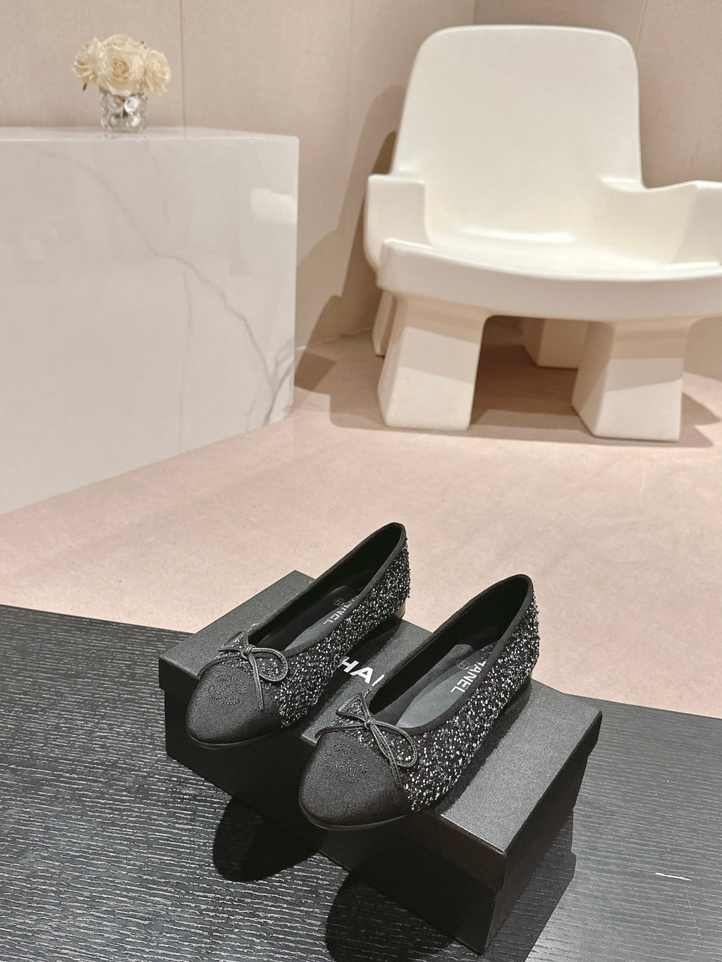 CHANEL BALLET FLATS IN BLACK MIX WHITE TWEED AND SATIN