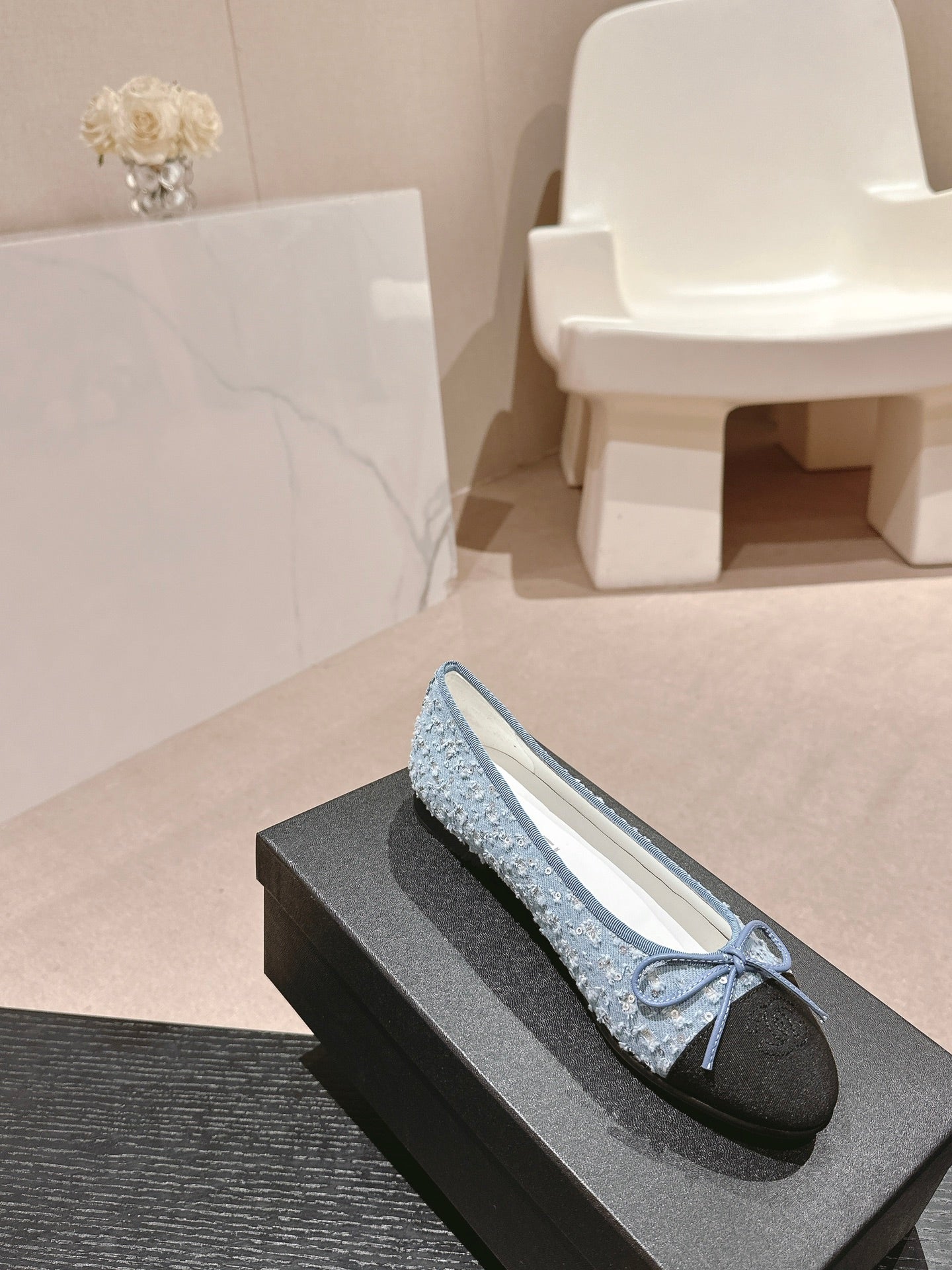CHANEL BALLET FLATS IN LIGHT BLUE DENIM AND BLACK SATIN