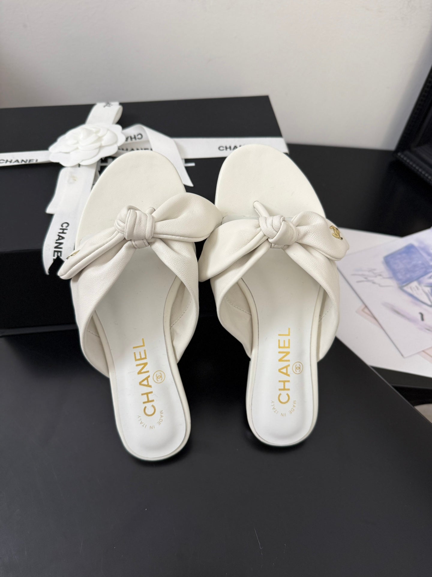 CHANEL 25C Thong Sandal Bow White Lambskin 233563