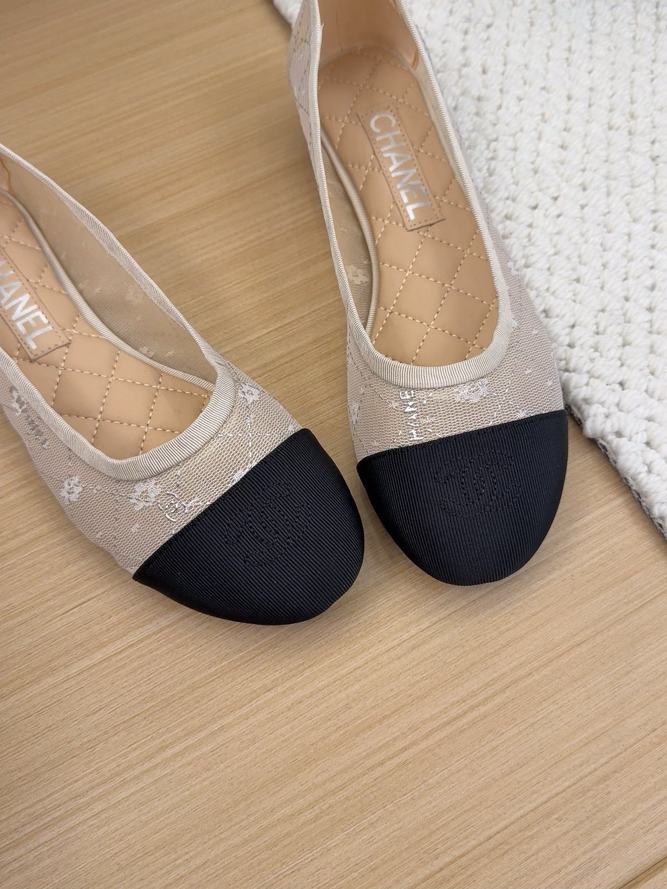 CHANEL BALLET FLAT IN BLACK FABRIC AND WHITE MESH