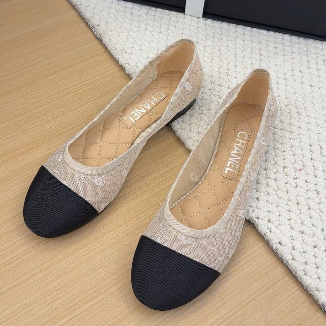 CHANEL BALLET FLAT IN BLACK FABRIC AND WHITE MESH