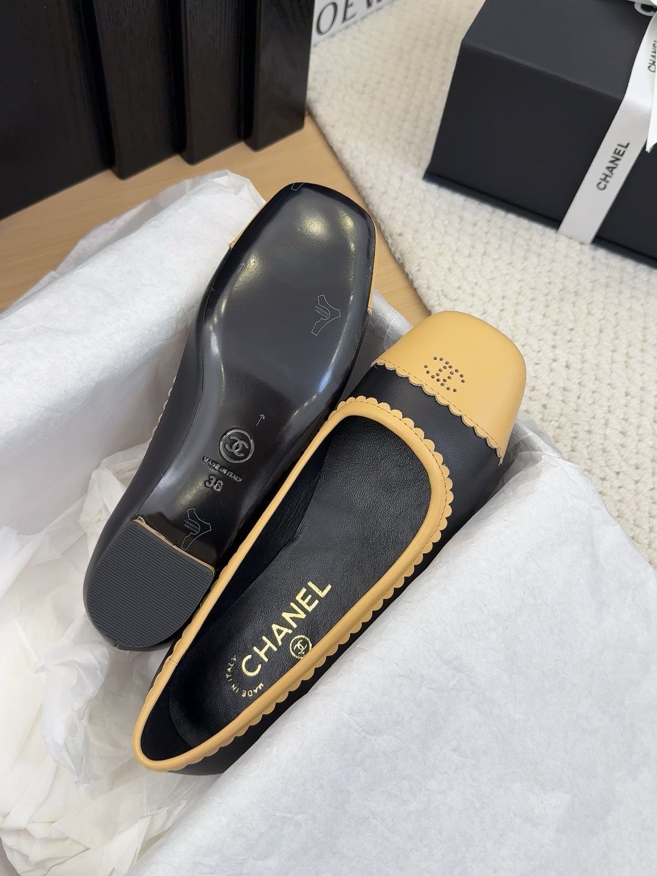 CHANEL BALLET FLAT IN BLACK MIX PEANUT BROWN CALFSKIN