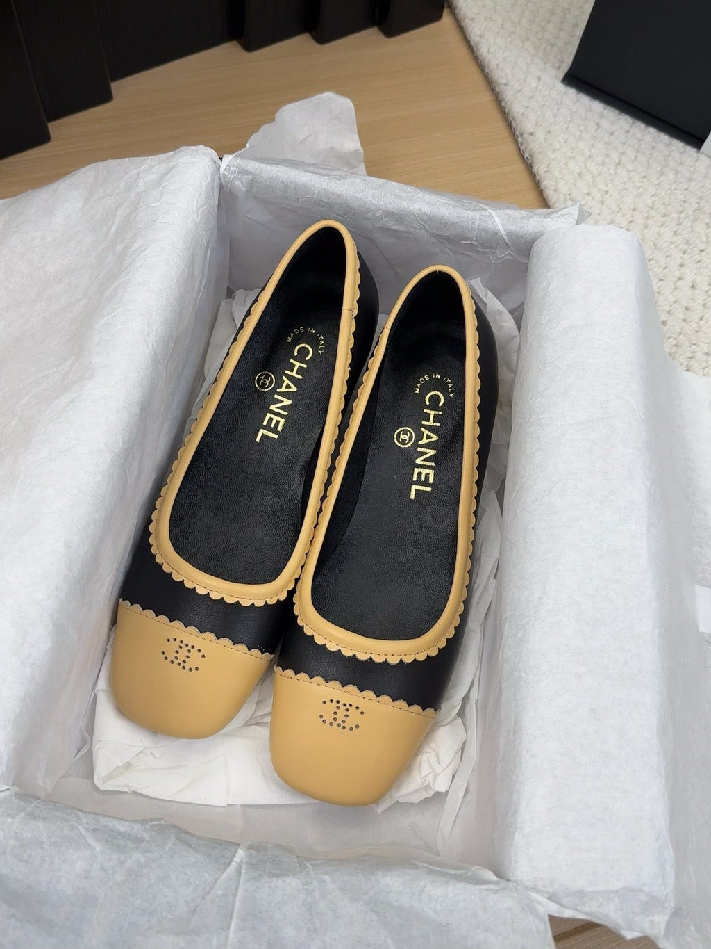 CHANEL BALLET FLAT IN BLACK MIX PEANUT BROWN CALFSKIN