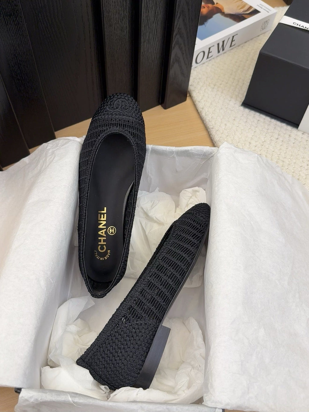 CHANEL BALLERINAS IN BLACK RAFFIA