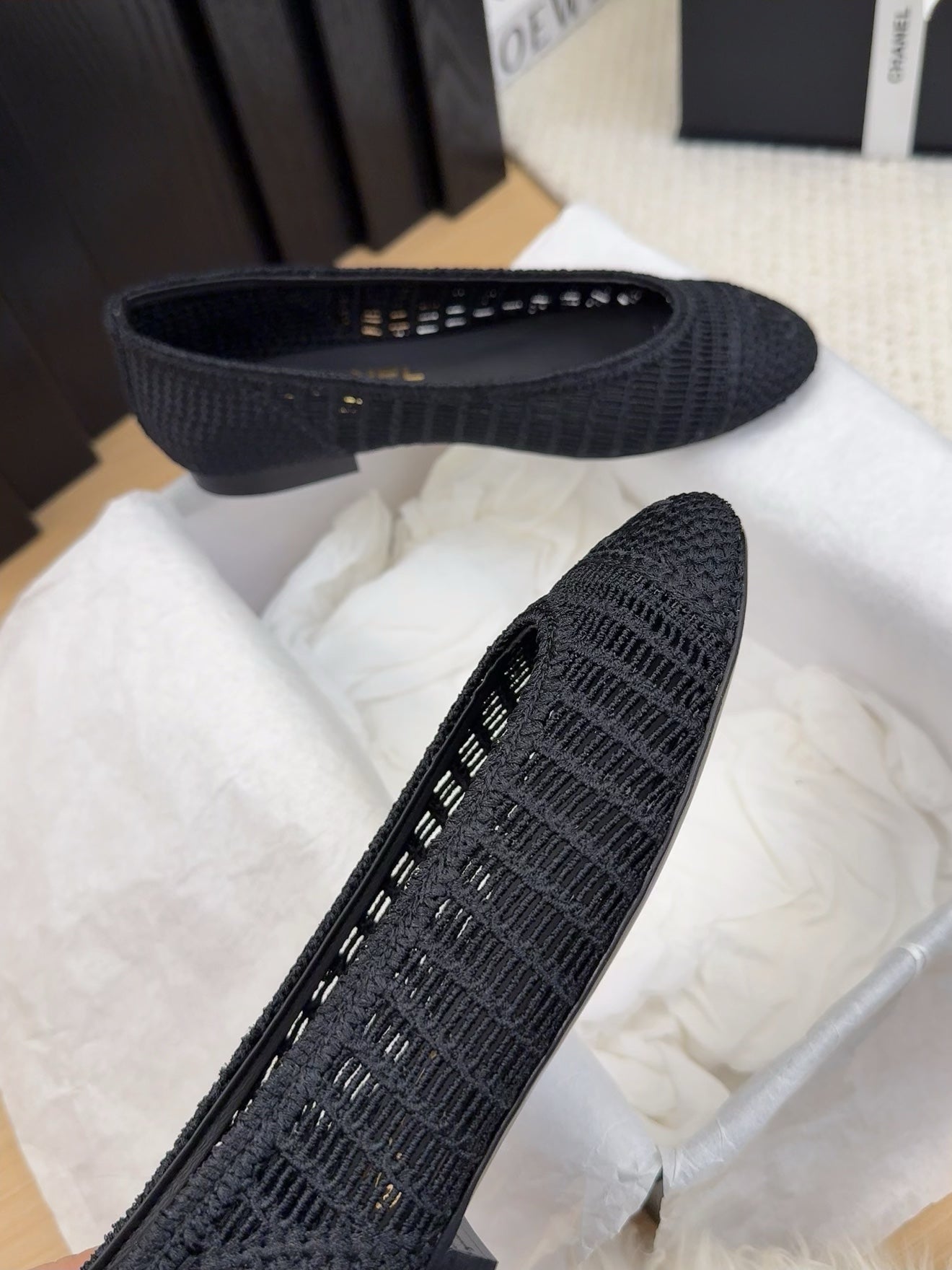 CHANEL BALLERINAS IN BLACK RAFFIA