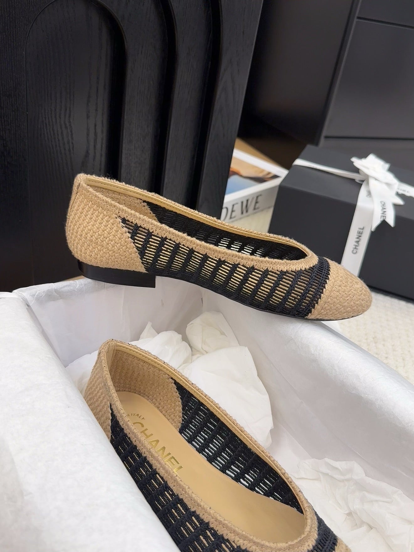 CHANEL BALLERINAS IN BLACK MIX PEANUT BROWN RAFFIA