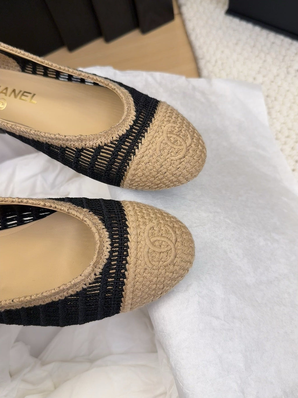 CHANEL BALLERINAS IN BLACK MIX PEANUT BROWN RAFFIA