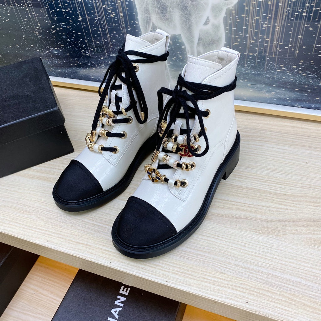 CHANEL COMBAT BOOTS IN WHITE WRINKLED CALFSKIN AND BLACK GROSGRAIN WITH FAUX PEARL