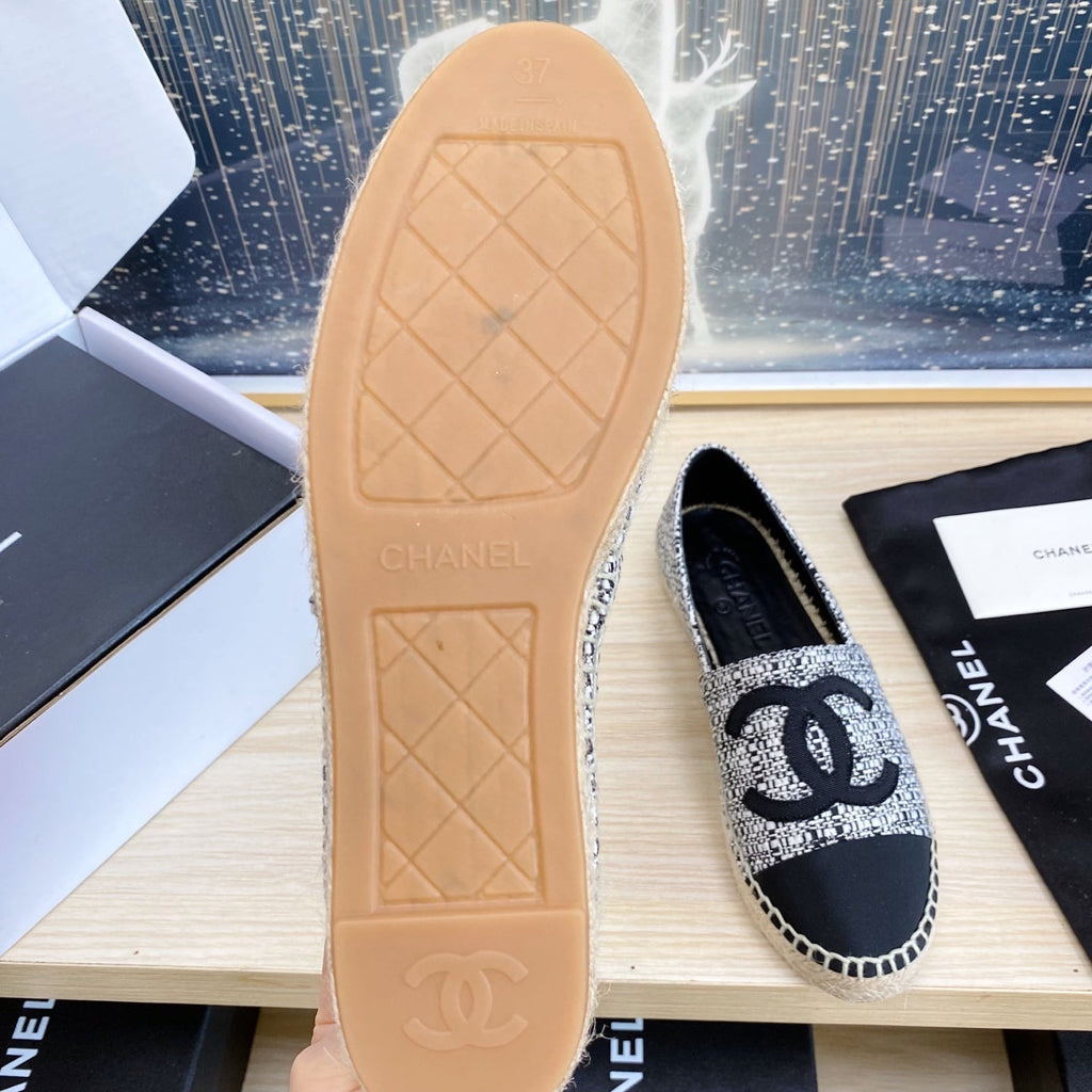 CHANEL ESPADRILLES PLATFORM IN WHITE MIX BLACK TWEED