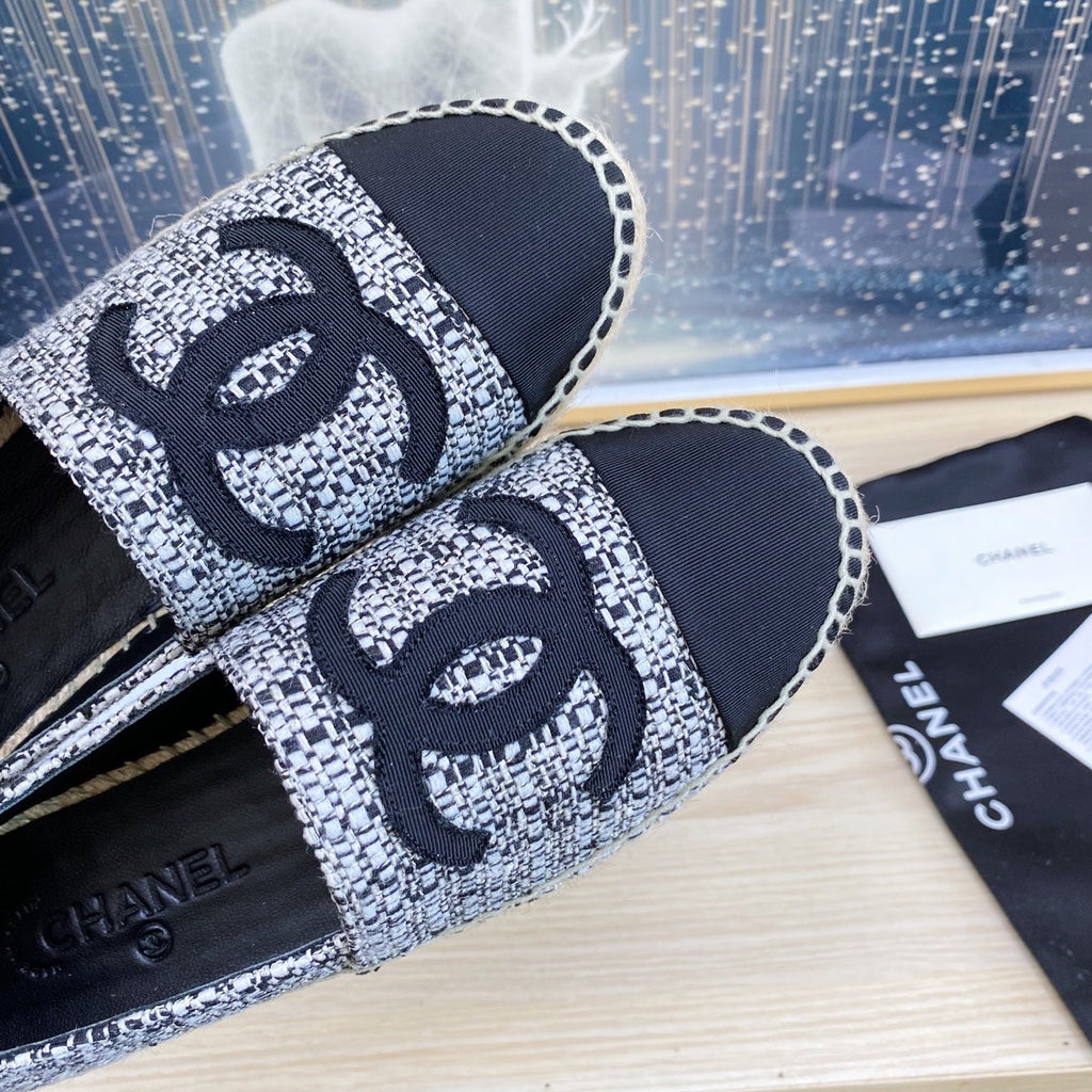 CHANEL ESPADRILLES PLATFORM IN WHITE MIX BLACK TWEED