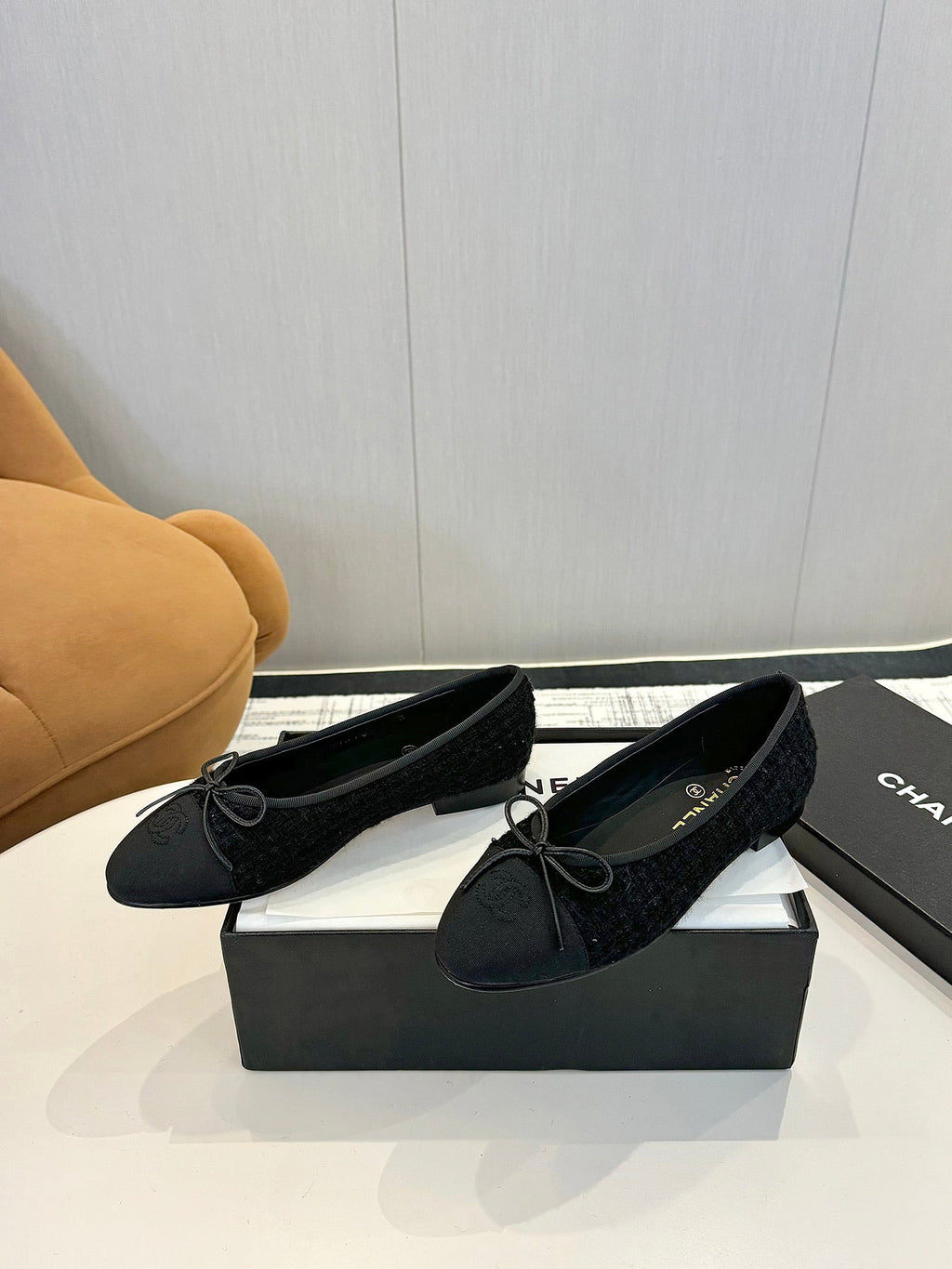 CHANEL BALLET FLATS IN BLACK TWEED AND FABRIC