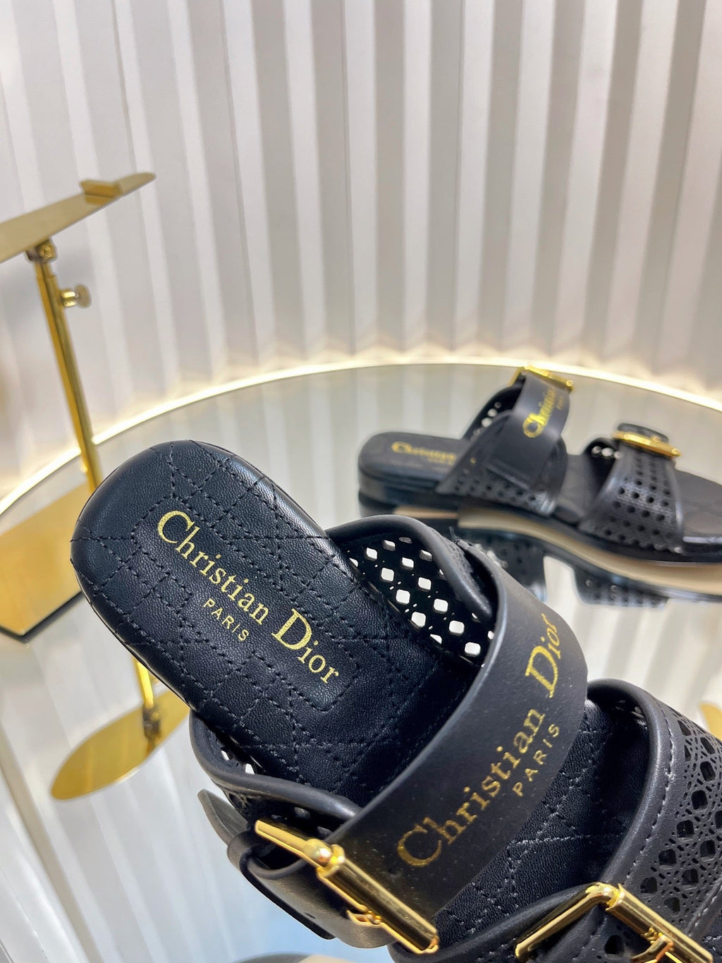 DIOR D-AVENUE SLIDES 25S IN BLACK CALFSKIN MICRO CANNAGE MOTIF
