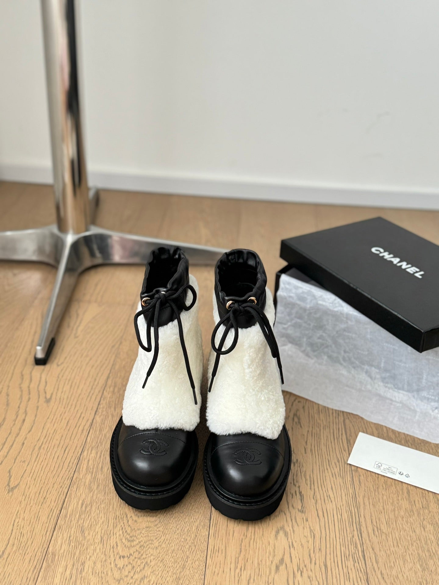 CHANEL CHUNKY BOOTS IN WHITE SMOOTH FLEECE AND BLACK CALFSKIN