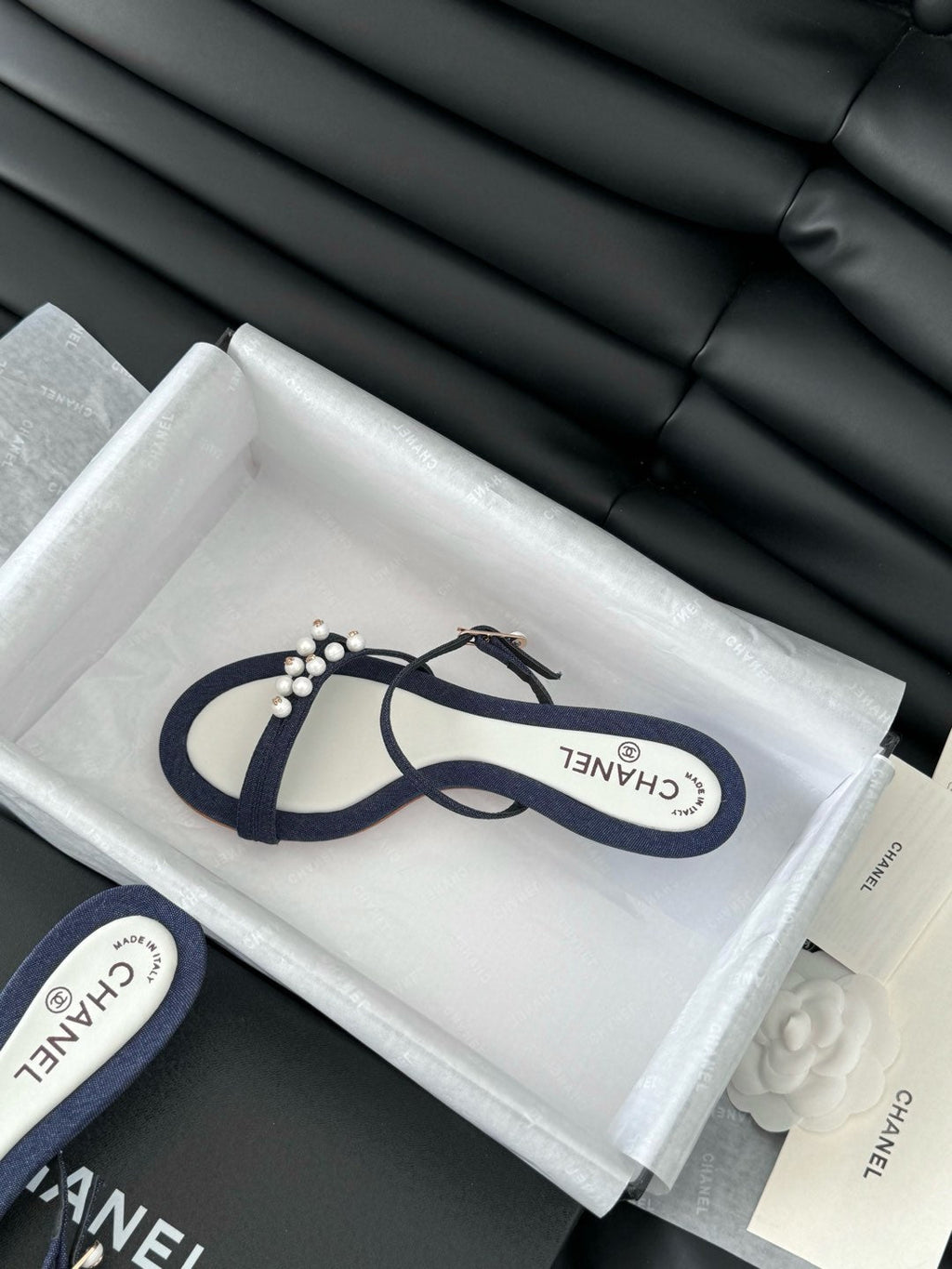 CHANEL PEARL SANDAL IN BLUE DENIM AND WHITE LAMBSKIN 35 MM